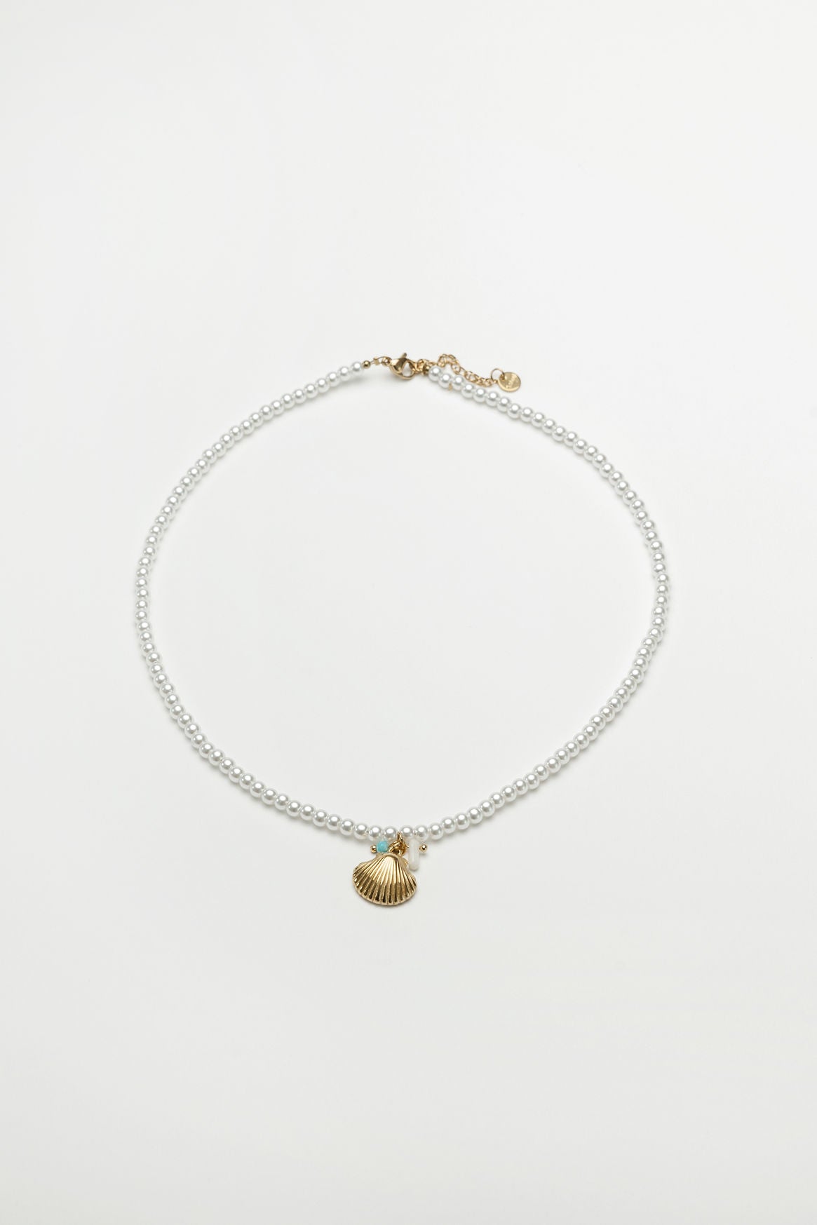 Petite Pearl Necklace Shell w cream