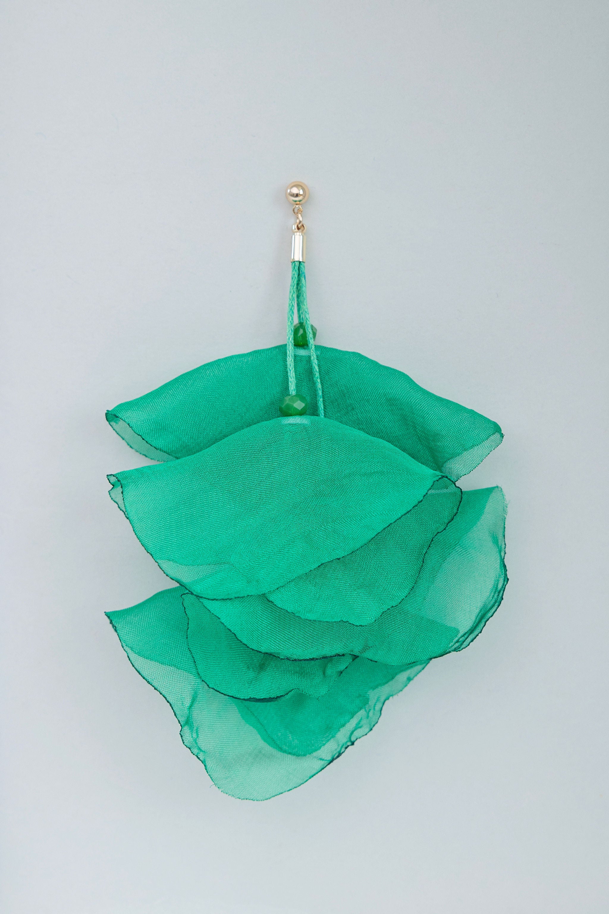 Flowy Earrings Green w gold