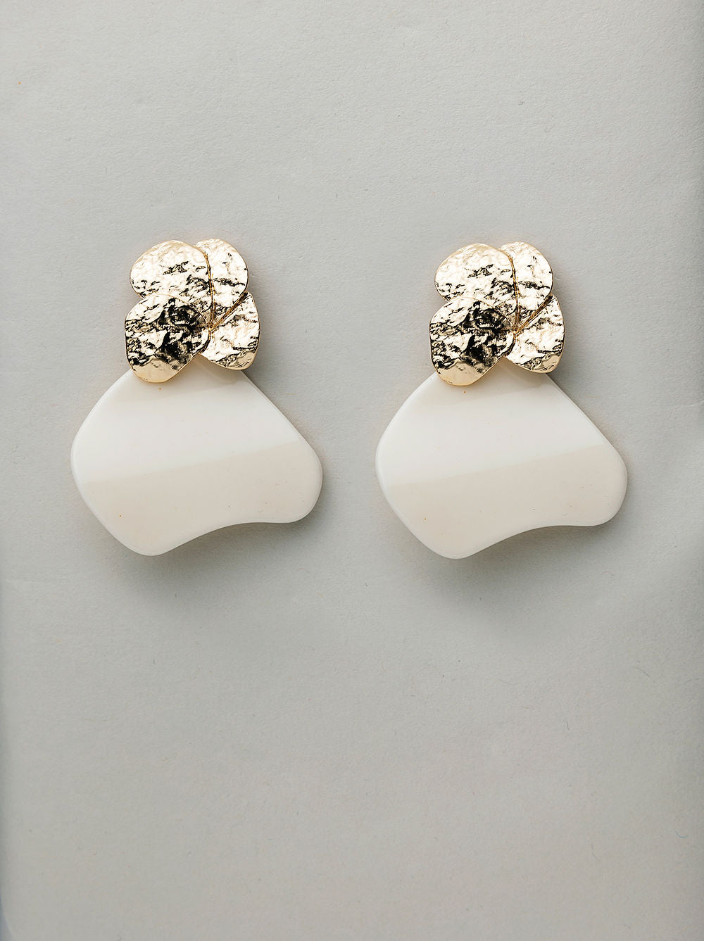 Violet Earrings Offwhite - LOW IN STOCK