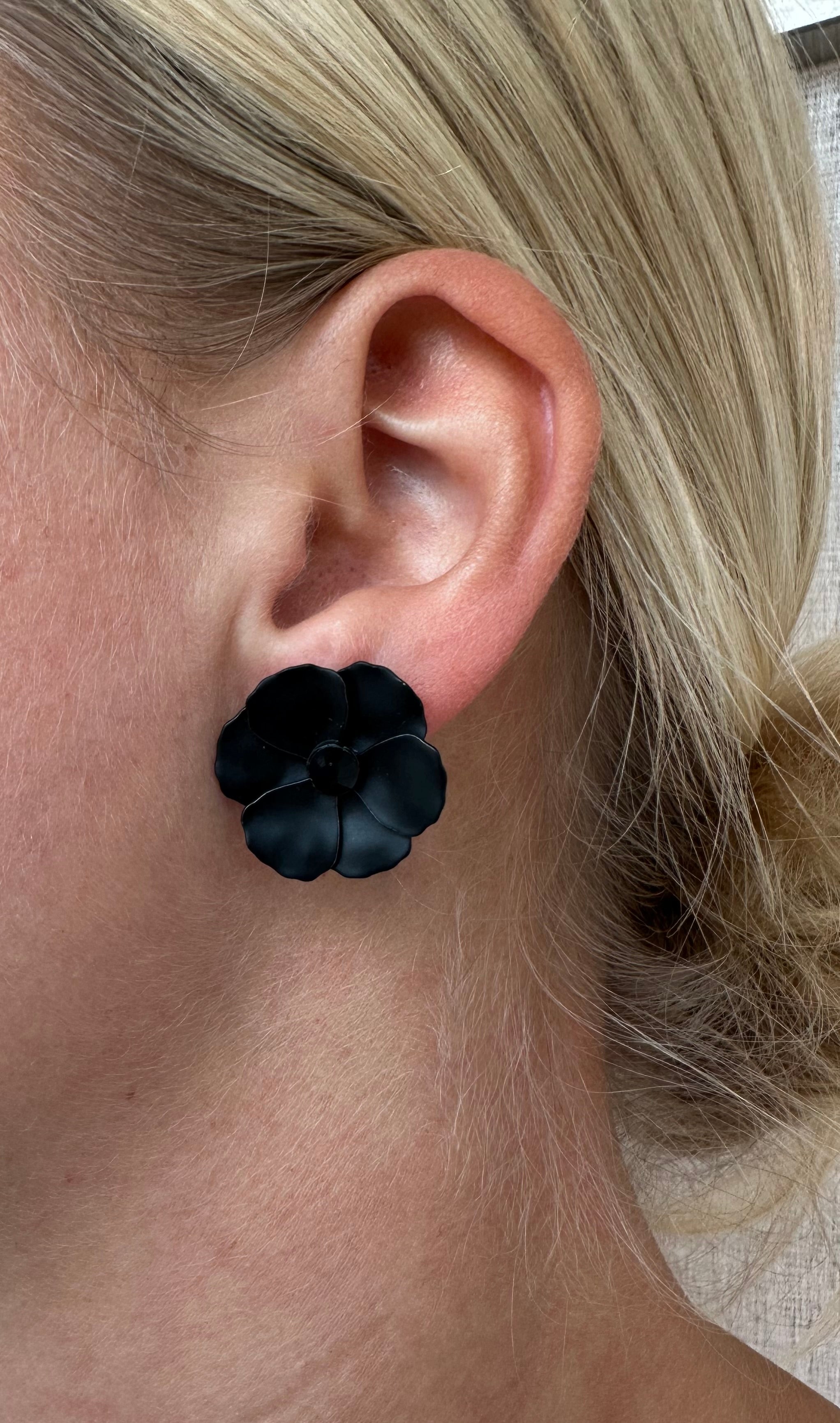 Flower Small Earrings Black cz