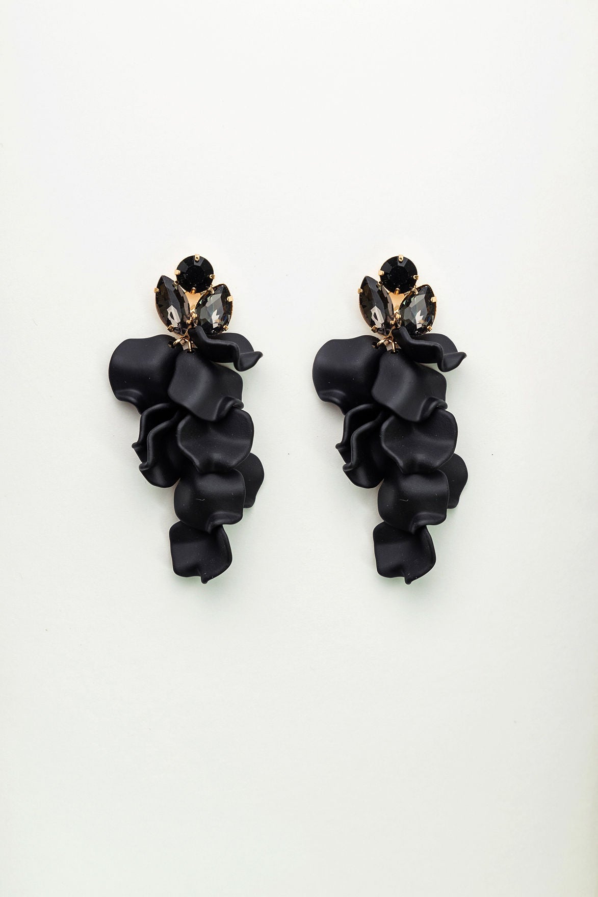 Leaf Stone Earrings Black