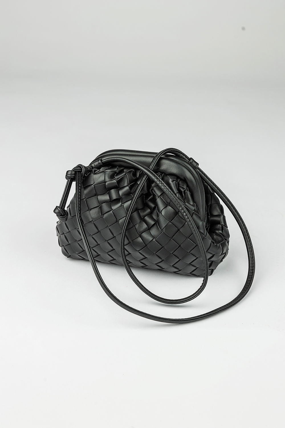 Dumpling bag braided black