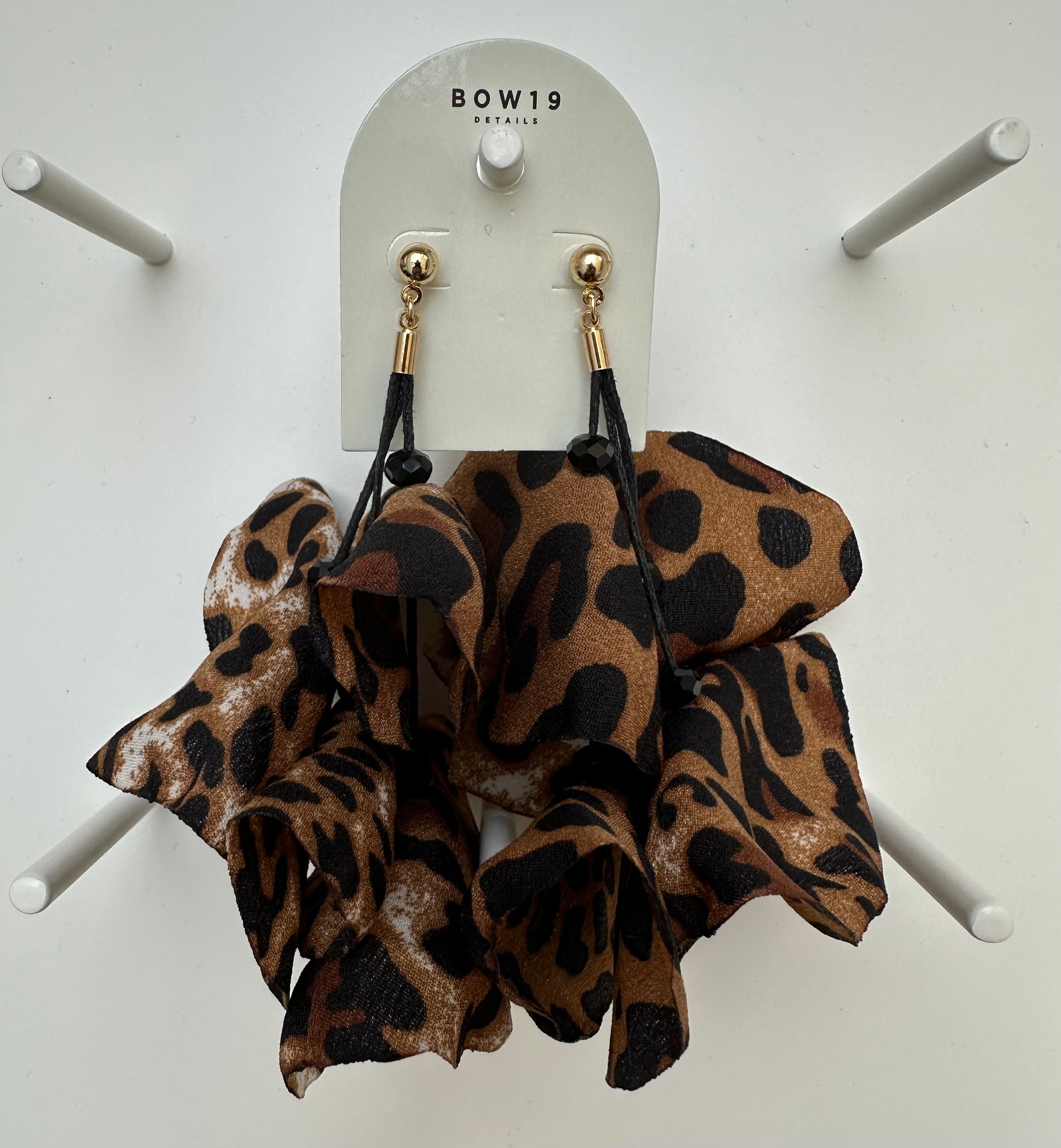 Flowy Earrings Leo w gold