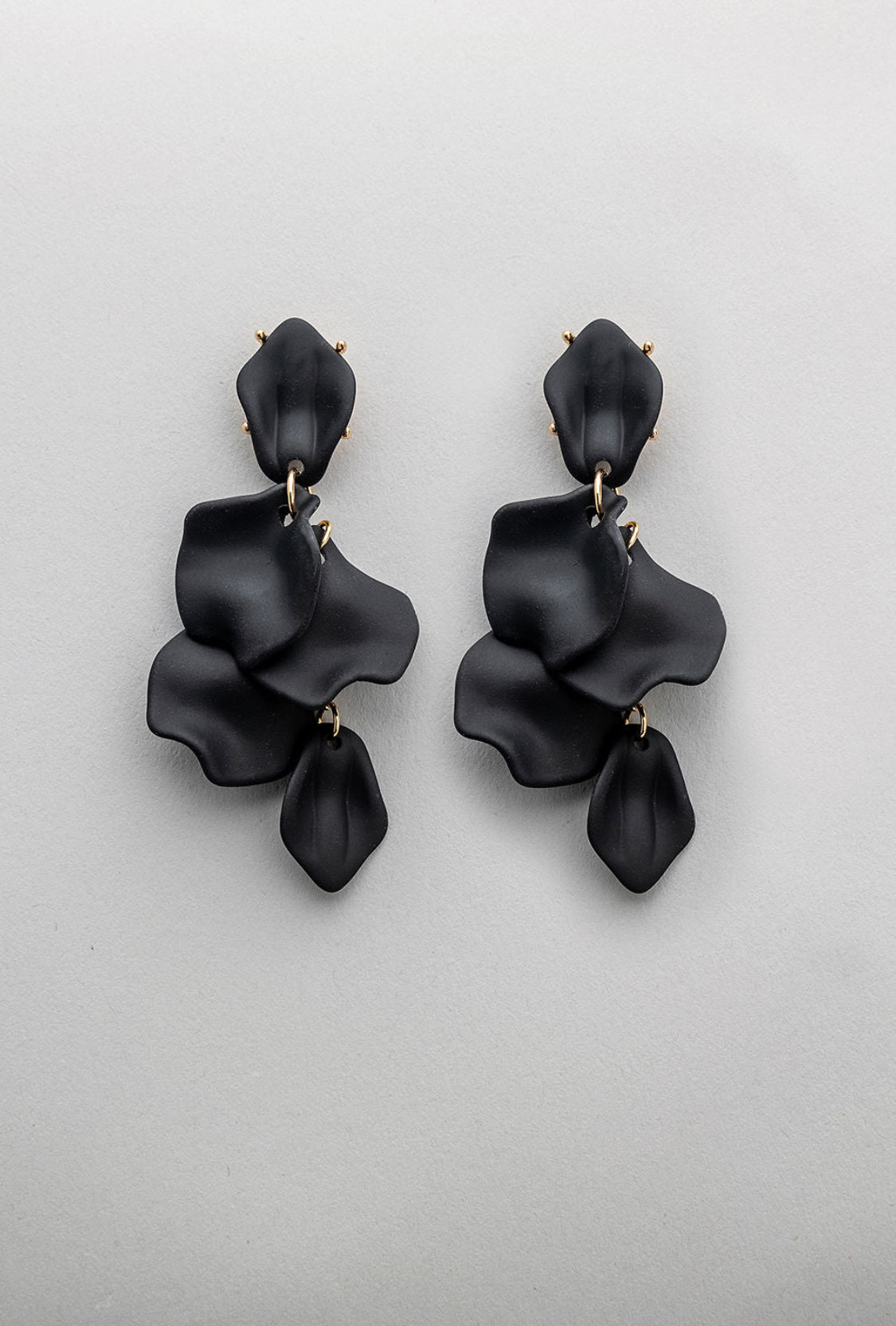 Leaf Earrings Black Clip