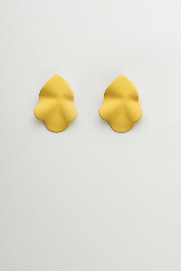 Lip Earrings Light Yellow S