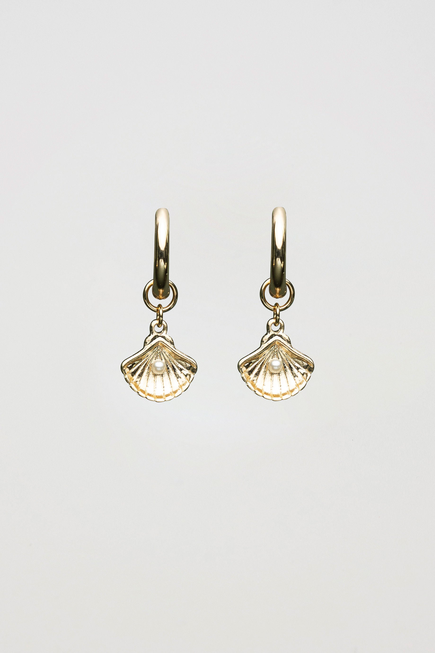 Shell Hoops w pearl